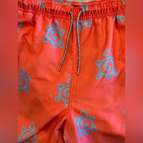 Men’s TURTLESON coral / blue turtle print swim trunks. Size 2XL - Picture 3 of 7